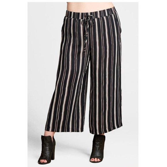 Plus Size Black Striped Wide Leg Boho Crop Pants - Picture 2 of 5